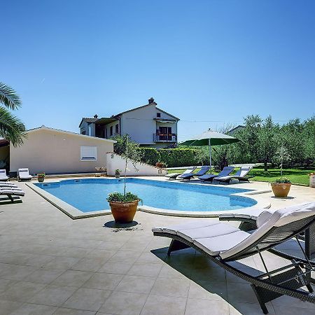 Zum Sandstrand Sind Es Wenige Gehminuten - Geniessen Sie Aber Auch Die Zeit Am Pool Medulin Eksteriør billede